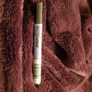 Eyeliner:MasterCamo correcting pens